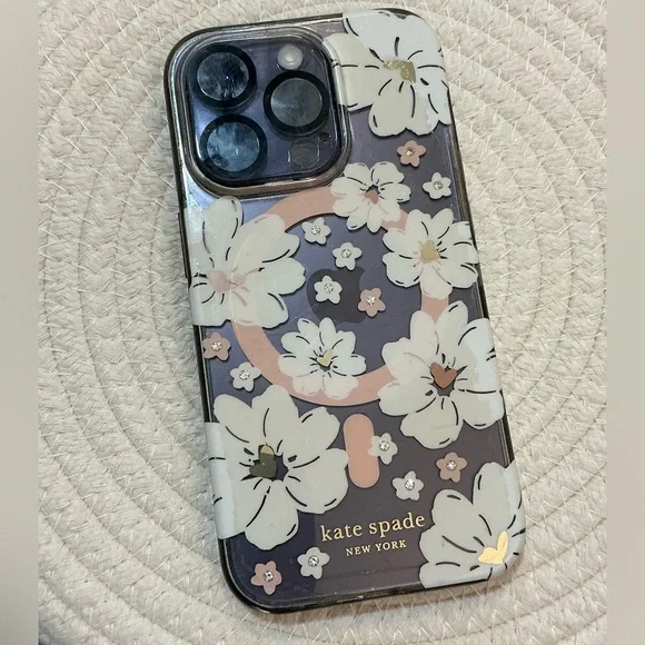 Kate Spade New York Protective Hardshell Case Compatible with MagSafe - Picture 3 of 4